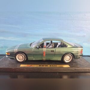 BMW 850i Green Model Car